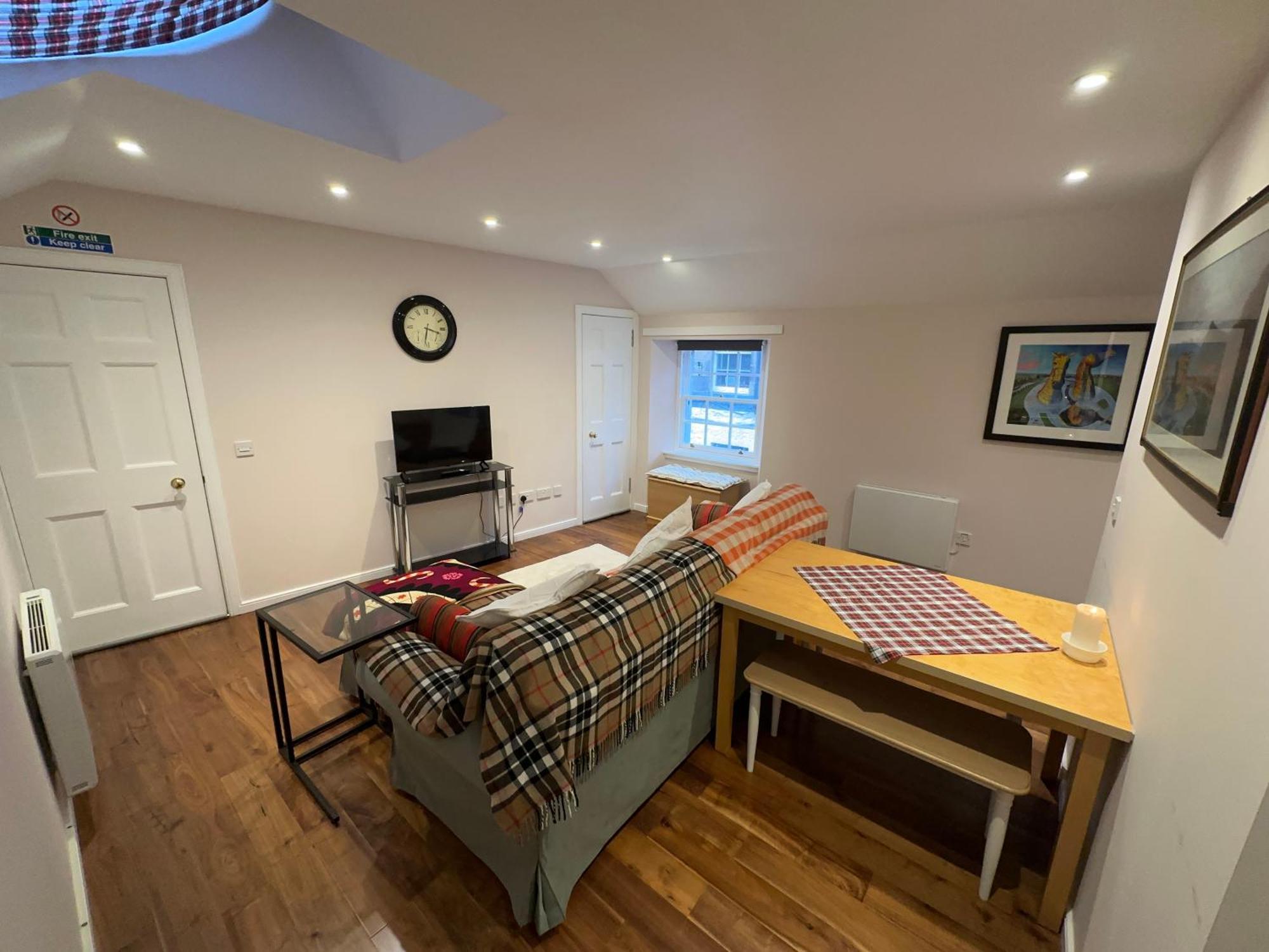 One Bee Apartment Edinburgh Exterior photo