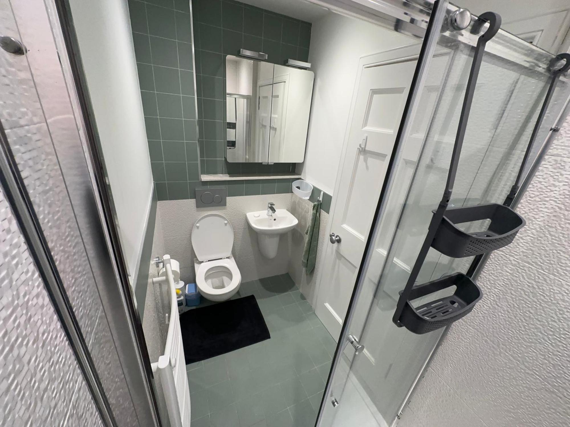 One Bee Apartment Edinburgh Exterior photo